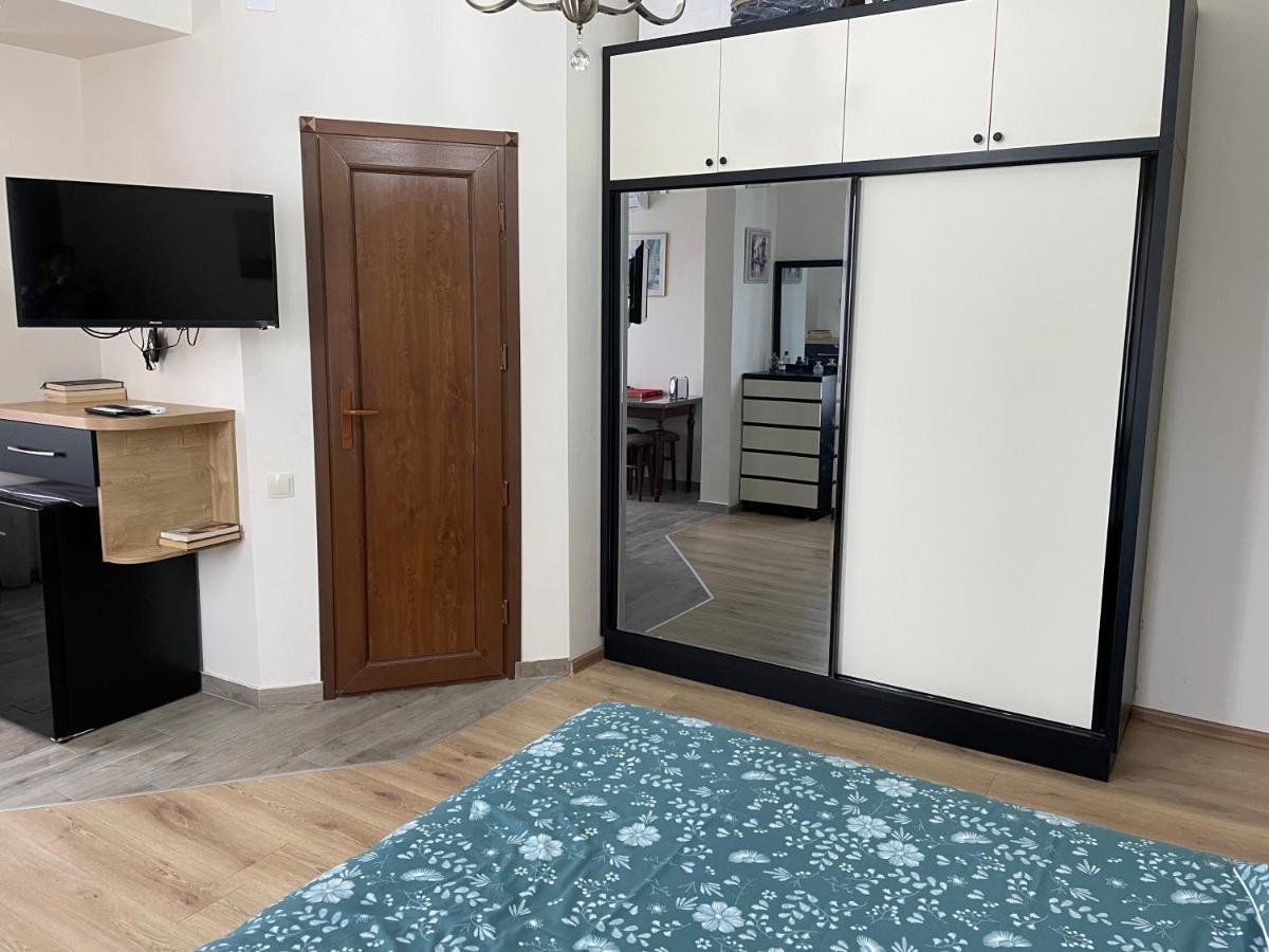 Temo Guest House 10 バトゥーミ エクステリア 写真