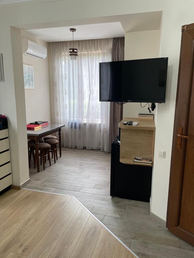 Temo Guest House 10 バトゥーミ エクステリア 写真