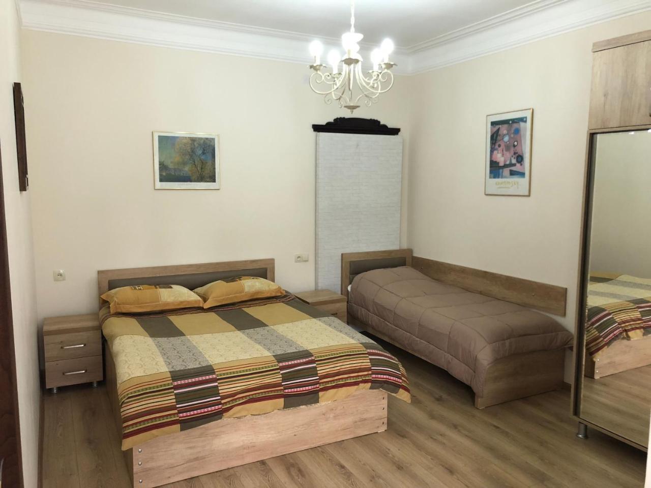 Temo Guest House 10 バトゥーミ エクステリア 写真