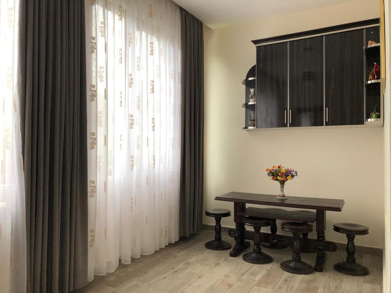 Temo Guest House 10 バトゥーミ エクステリア 写真