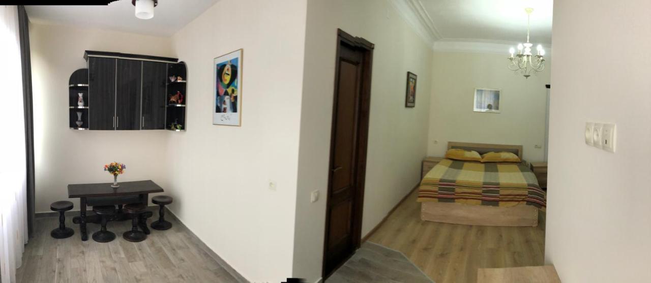 Temo Guest House 10 バトゥーミ エクステリア 写真