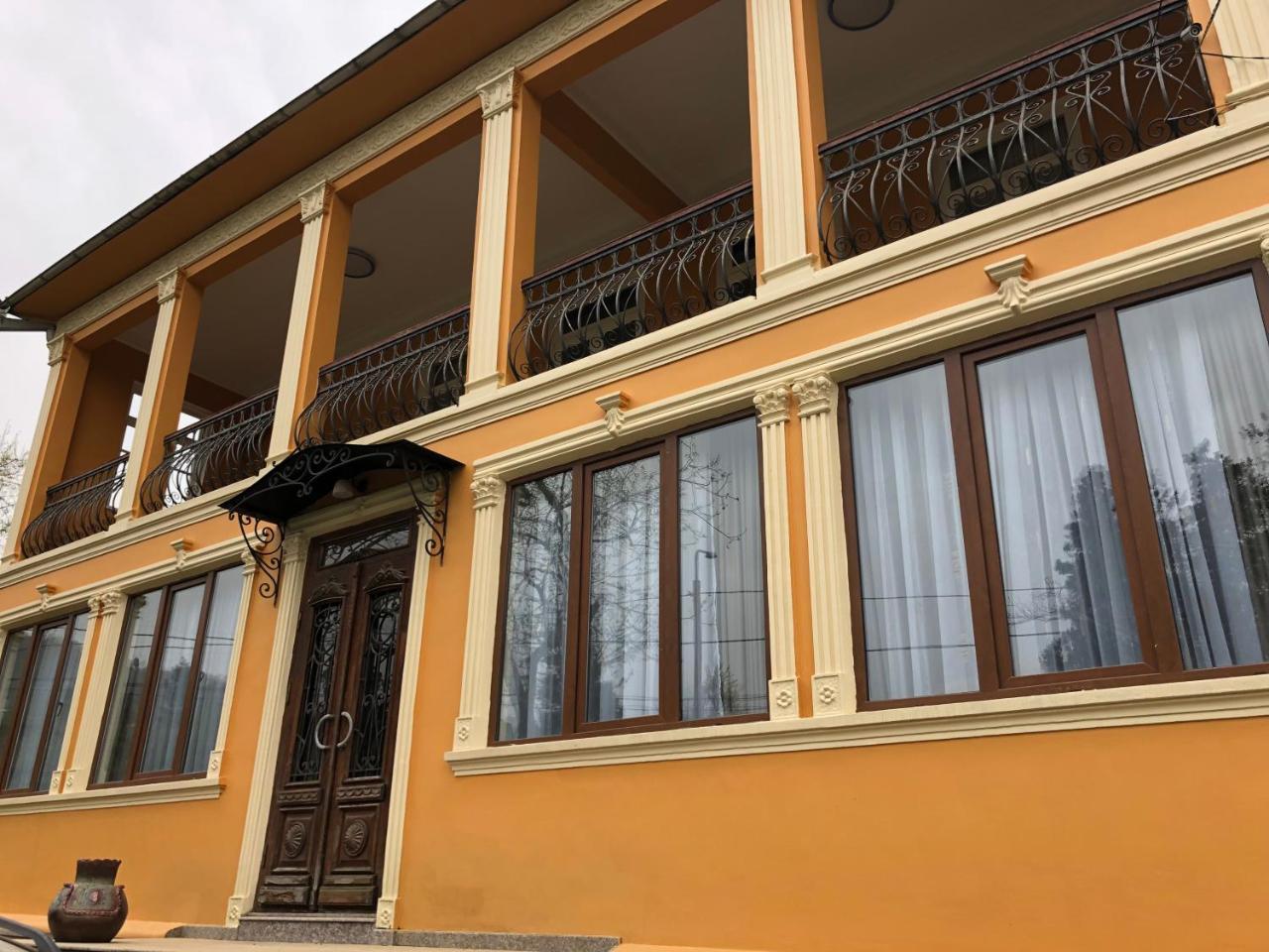 Temo Guest House 10 バトゥーミ エクステリア 写真